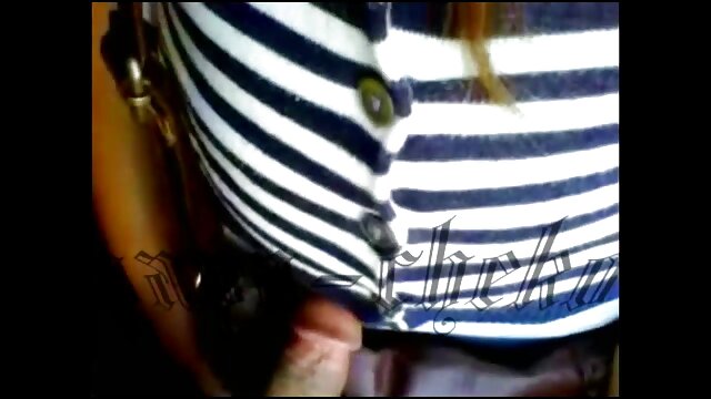 Sexy ass brunette đặt ra trong cô ấy đồ lót và sex gai thu dam chay nuoc tất dài